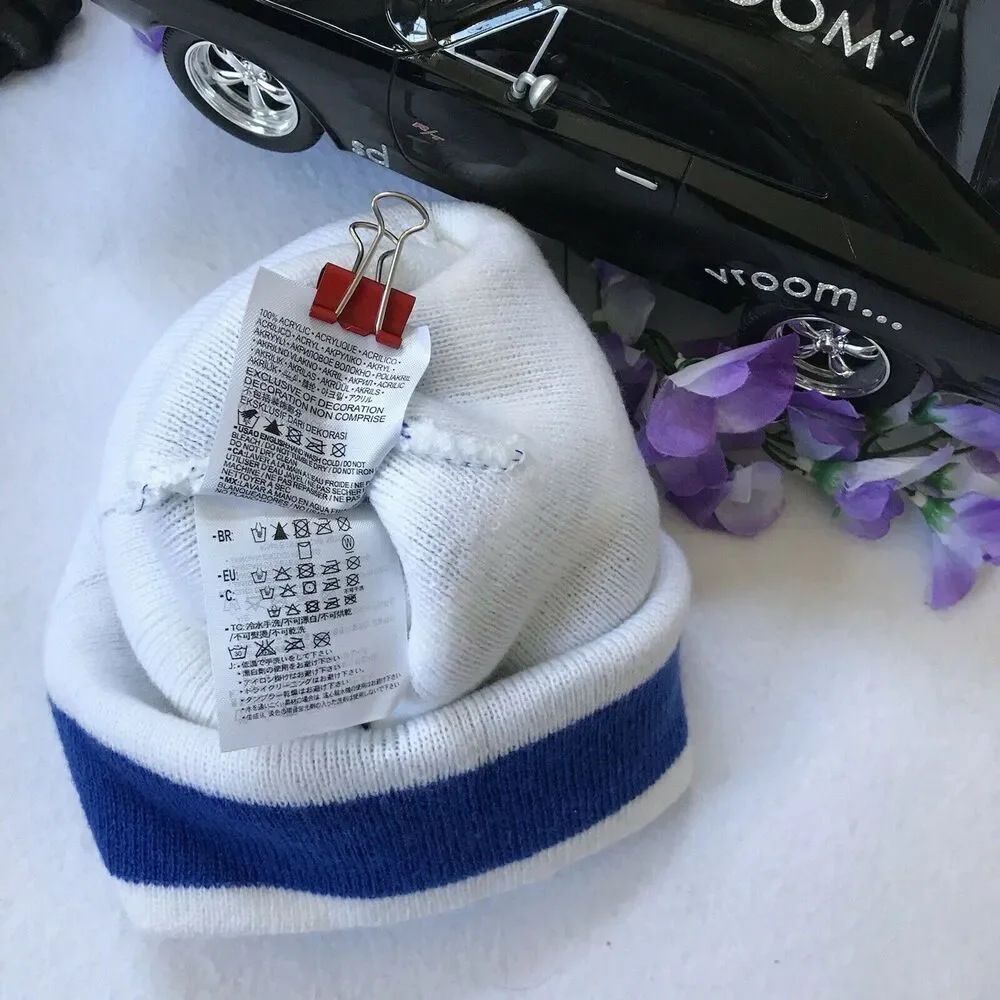 Nike NWOT Beanie with Gloves Set Youth OS (8/20)